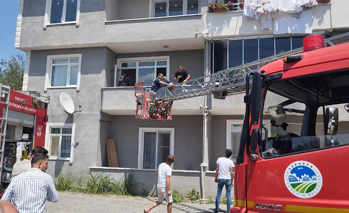 Hendek’te Üç Katlı Binanın İkinci Katında Yangın Çıktı