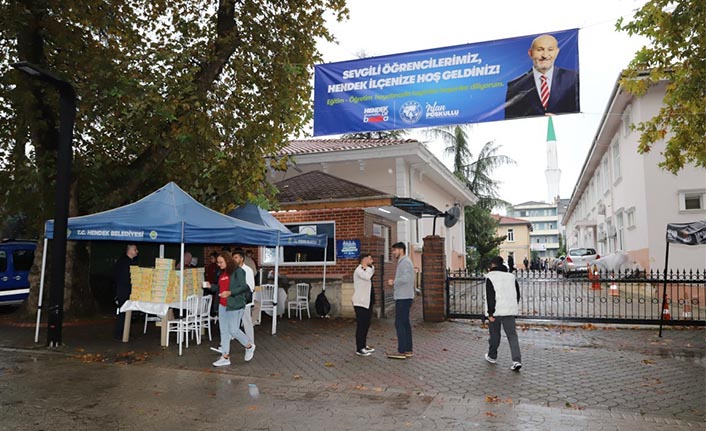 Hendek Belediyesi’nden Üniversite Öğrencilerine Sıcak Karşılama