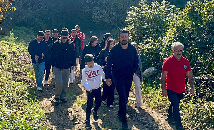 Sivil Toplum Ve Üniversite İş Birliğinde Doğa Yürüyüşü