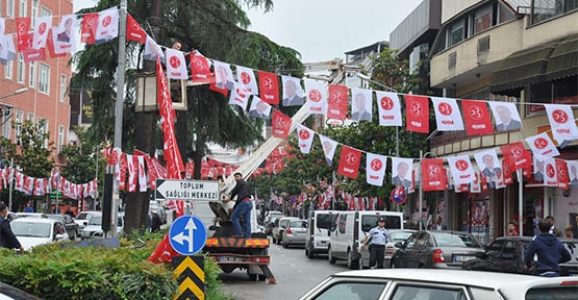 HENDEK İLÇE MERKEZİNDE PARTİ FİLAMALARI TOPLANDI