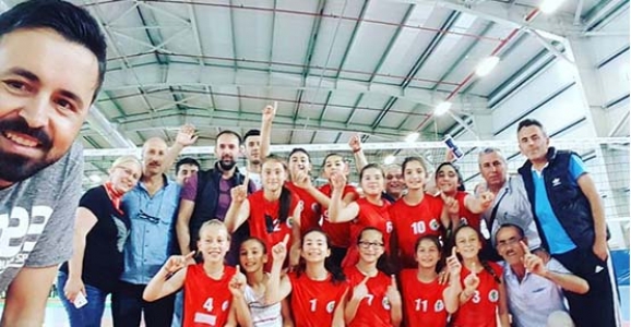 HENDEK SPOR VOLEYBOL TAKIMI TARİH YAZMAYA DEVAM EDİYOR