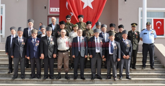 HENDEK’TE GAZİLER GÜNÜ KUTLANDI