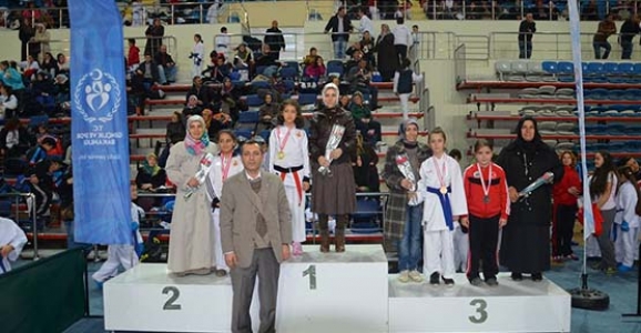 KADINLAR GÜNÜ KARATE TURNUVASI