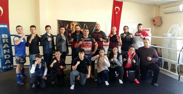  MUAY THAİ ANTRENÖRLÜK KURSU TAMAMLADI