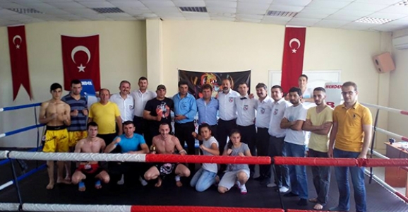 MUAY THAİ GENÇLİK KUPASI NEFESLERİ KESTİ