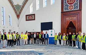 SUBÜ Öğrencileri Rasimpaşa Camii’ni Temizledi