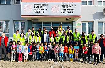 El Ele Verdiler İlkokulun Duvarlarını Boyadılar