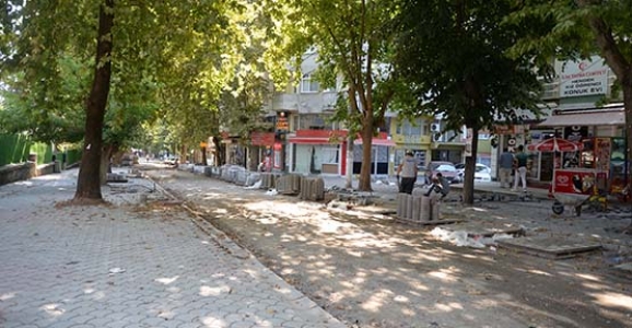 ÜNİVERSİTE CADDESİNDE HUMMALI ÇALIŞMA