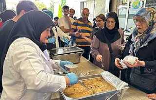 Hendek Belediyesinden 5 Bin Kişilik Aşure İkramı