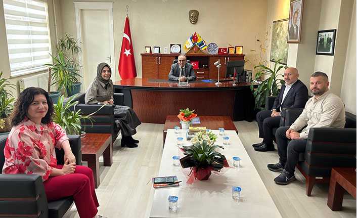 Hendek Belediyesi Bağımlılıkla Mücadele Proje Ekibinden Kaymakam Acır’a Ziyaret